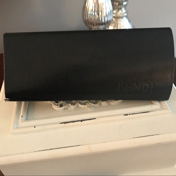 Fendi Over Sized Sunglasses - Picture 3 of 3