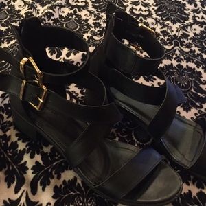 Super cute gold buckle strappy sandals