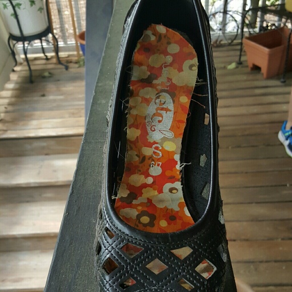 Rue 21 Black Pumps - Picture 2 of 4