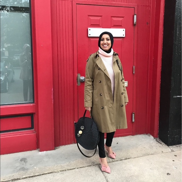 Meet your Posher, Ayesha - Picture 2 of 2