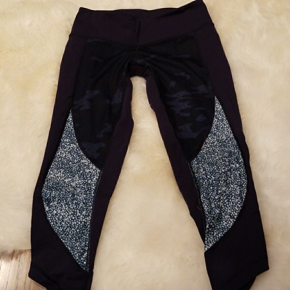 Lululemon navy blue camo and white crop yoga pants