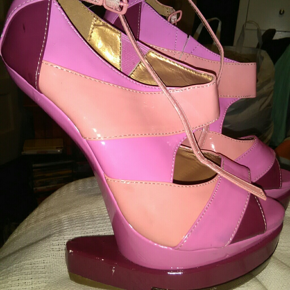 Shoes - Picture 2 of 3