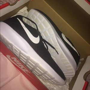 Nike tanjun women's 8's.