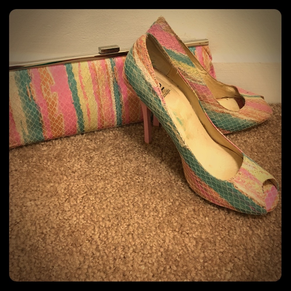 Snake skin multi color peep toe pumps and clutch
