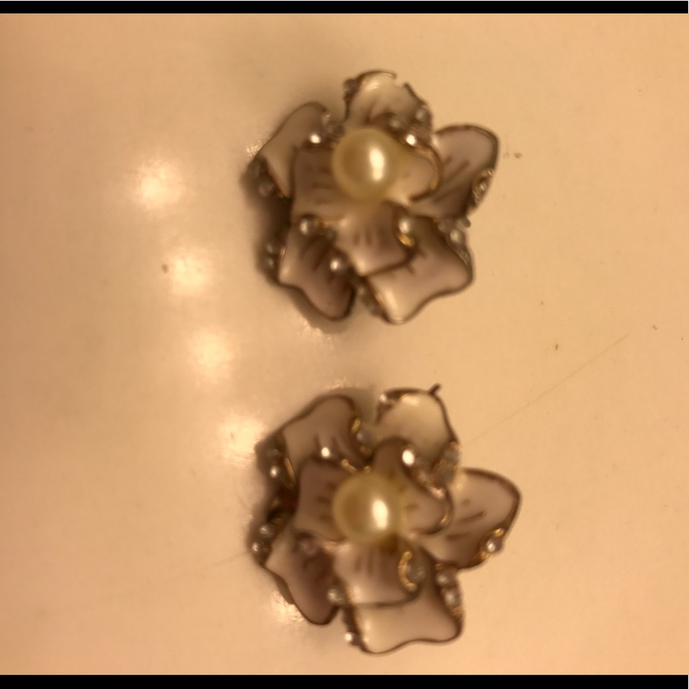 Pearl flower earrings 🌹