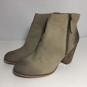 BP. TROLLEY ANKLE BOOTIES SZ 9