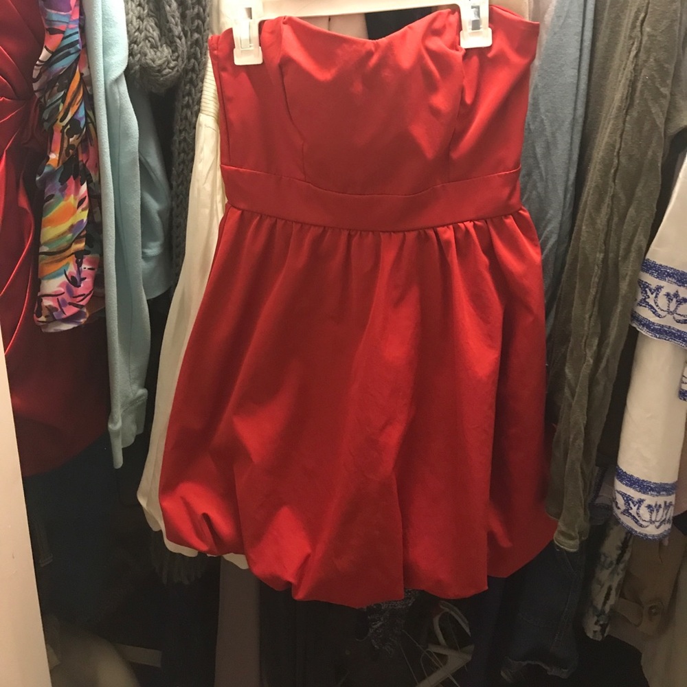 Cute strapless red bubble dress