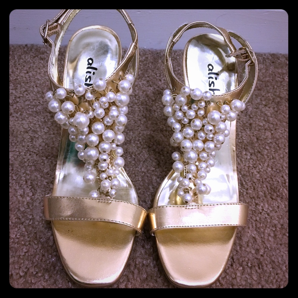 Gold Pearl pumps