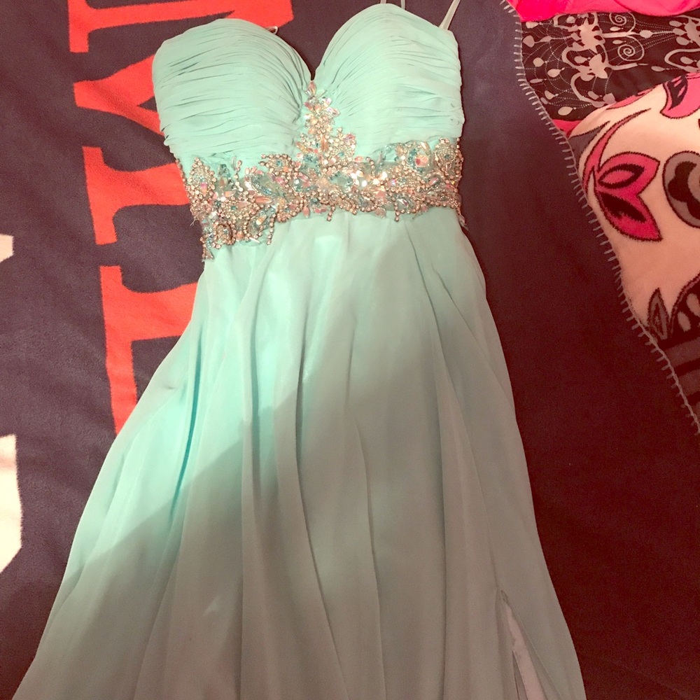 Lovely prom dress!