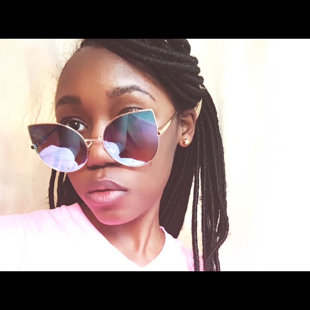 Meet your Posher, Kayla