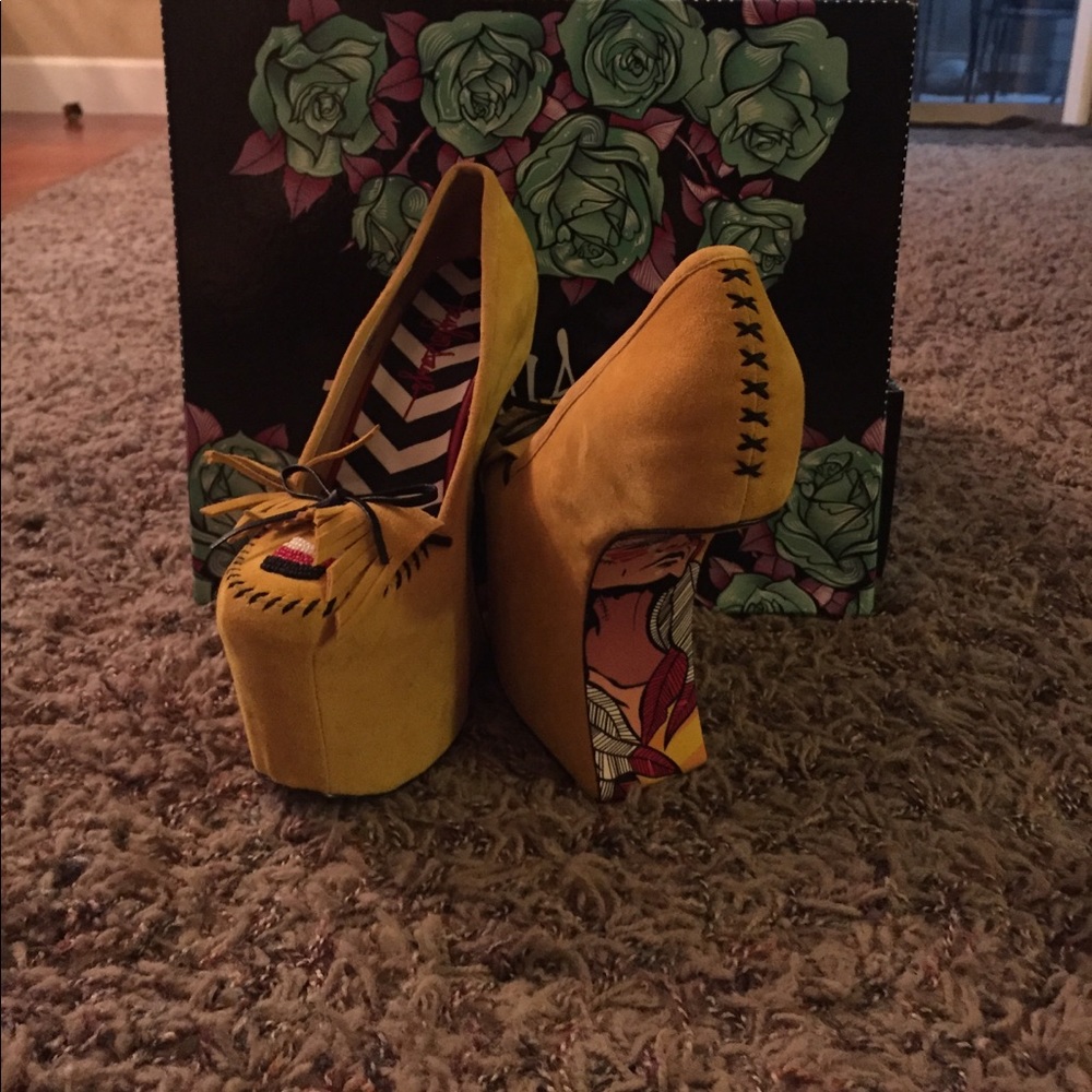 Taylor says high-heal moccasins