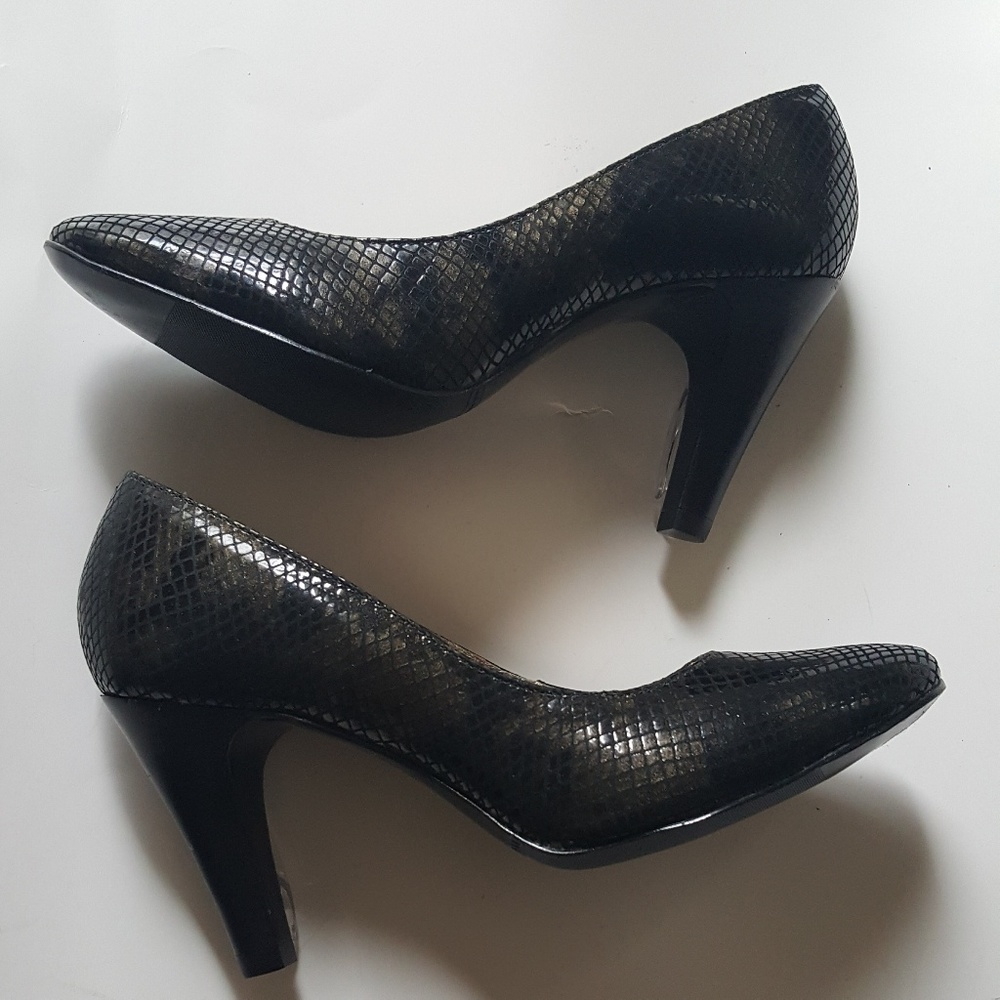 Marc Joseph Faux Alligator Pumps
