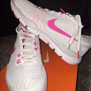 WMNS NIKE FLEX TRAINER 4s