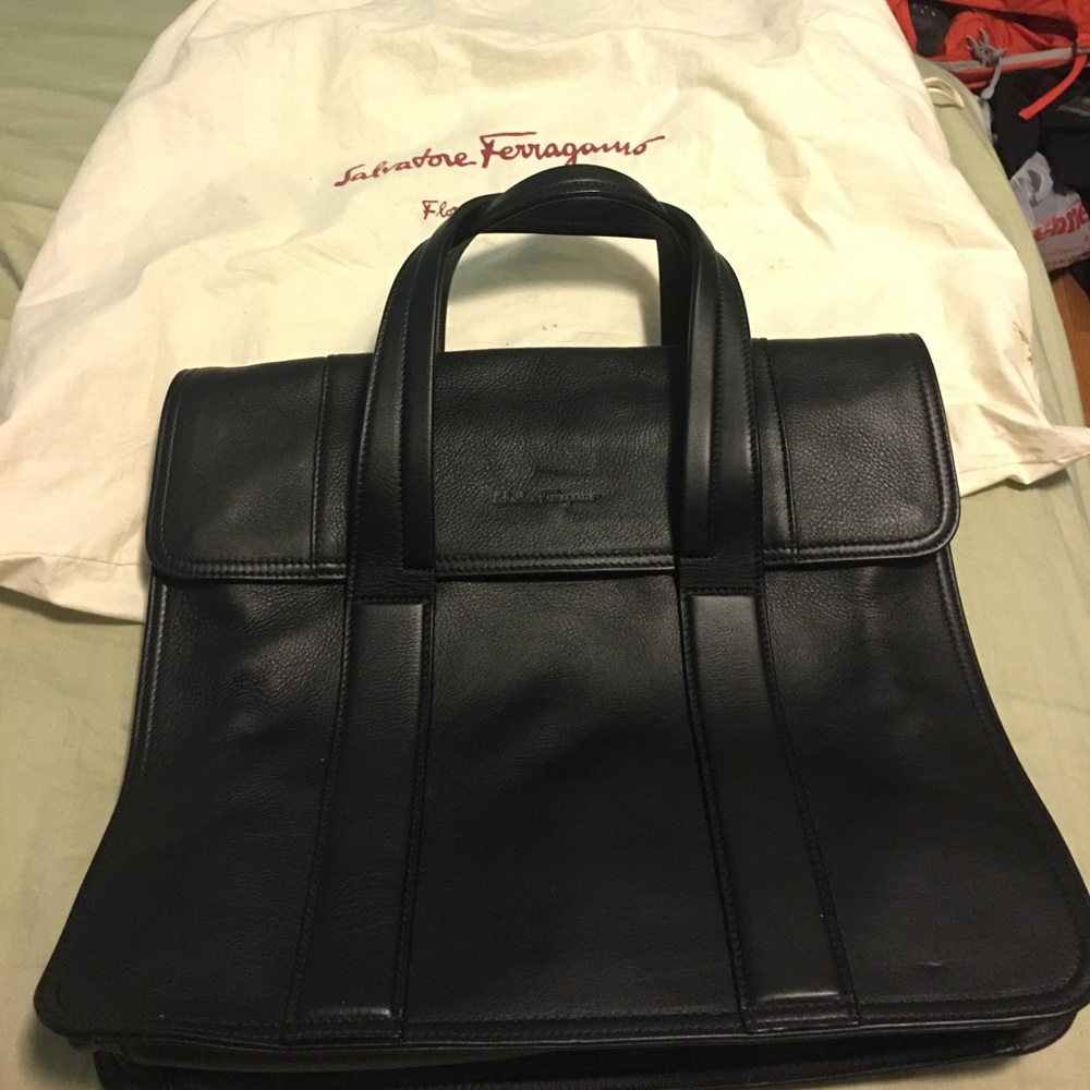 Salvatore Ferragamo MENS soft leather messengerbag