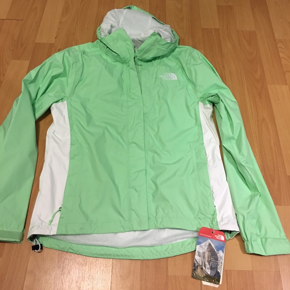 Selling NWT north face jacket size xs