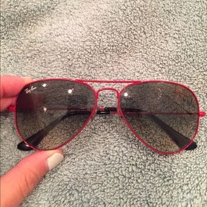 Red rimmed Ray Ban aviators