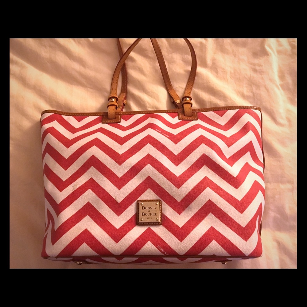 Dooney & Bourke summer tote bag