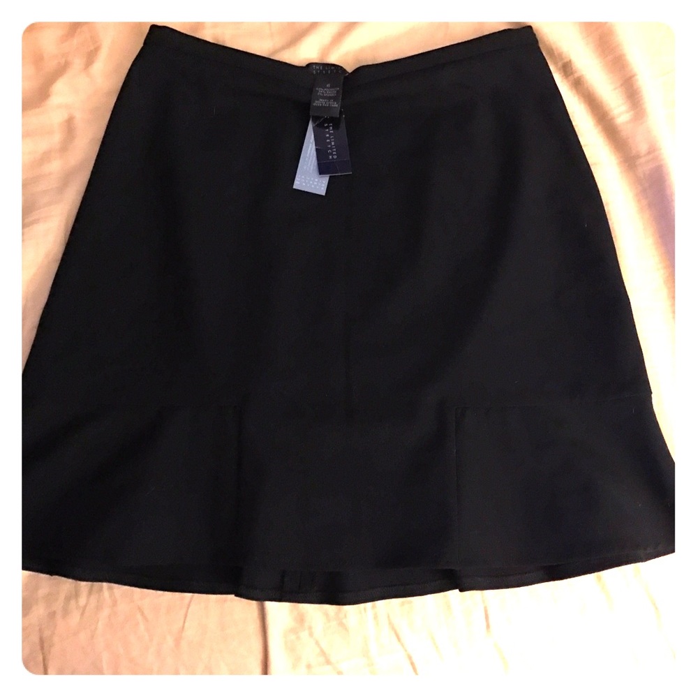 🌷NWT Limited Stretch Skirt🌷