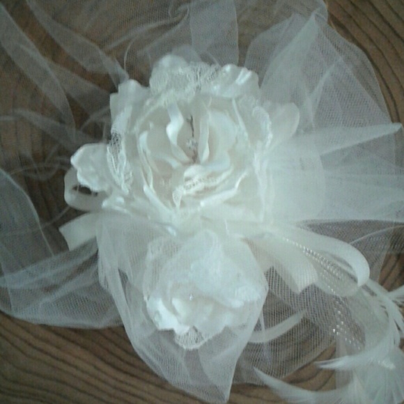 Wedding hair accessory main image 5