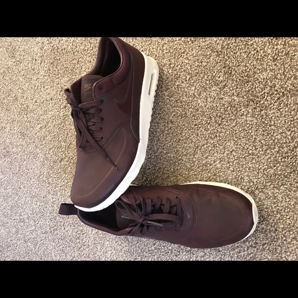 Nike / Thea / leather sneakers / size 8.5