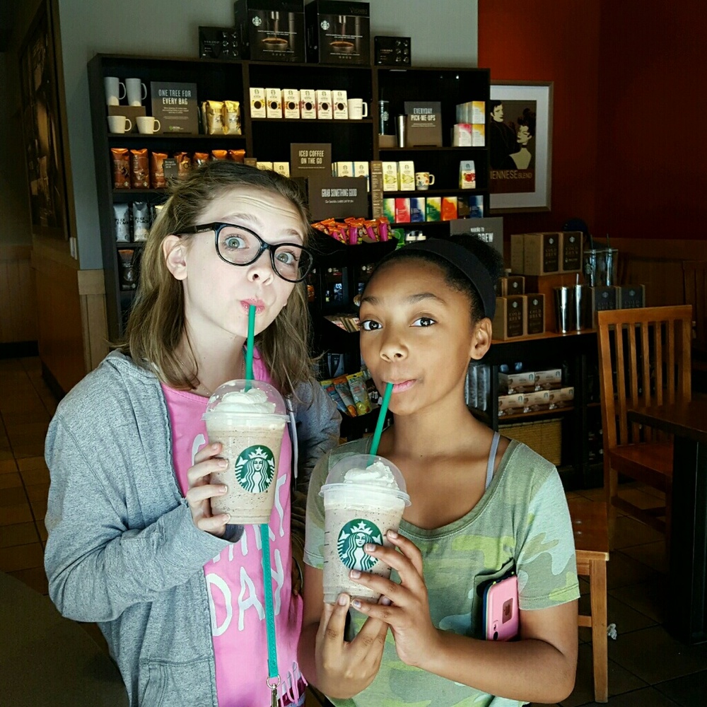 Meet your Posher, Emi