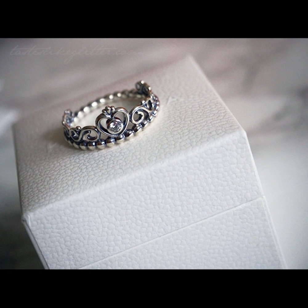 PANDORA Princess Tiara Ring
