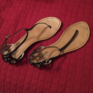 Leather t-strap thong sandals