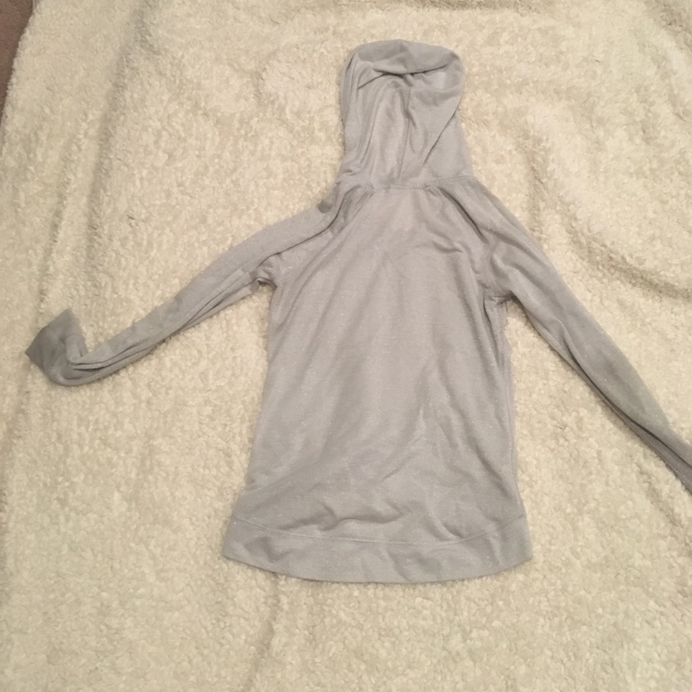 | grey and white long sleeve tee |