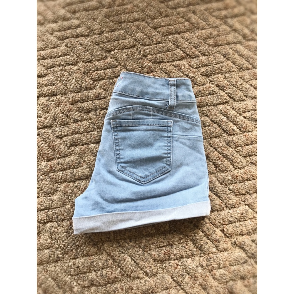 Cuffed high waisted shorts