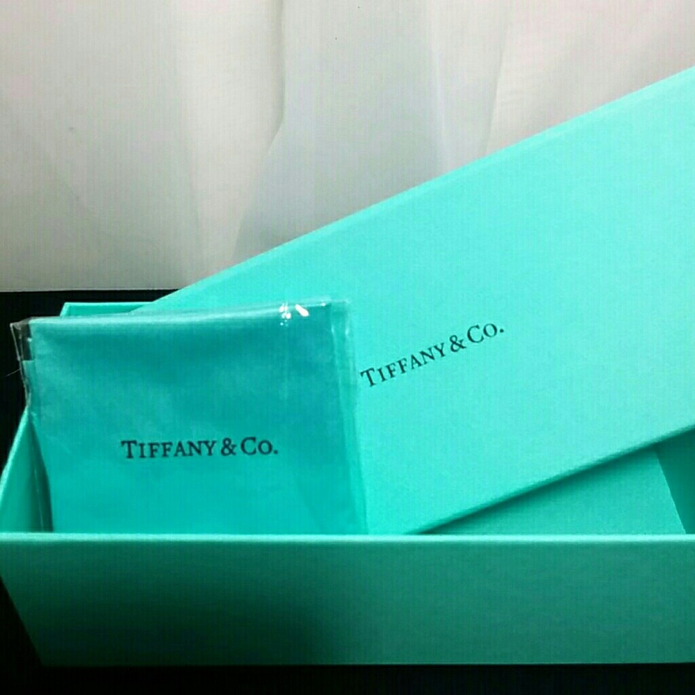 Sale💜Tiffany & Co. - Box and Cloth