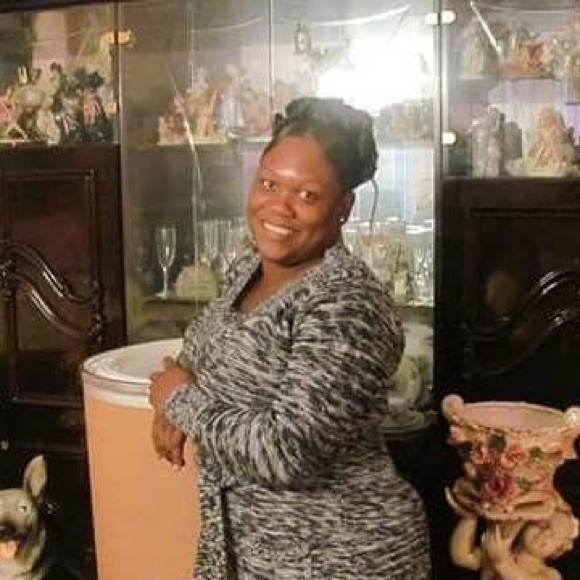 Meet your Posher, Erica - Picture 1 of 1