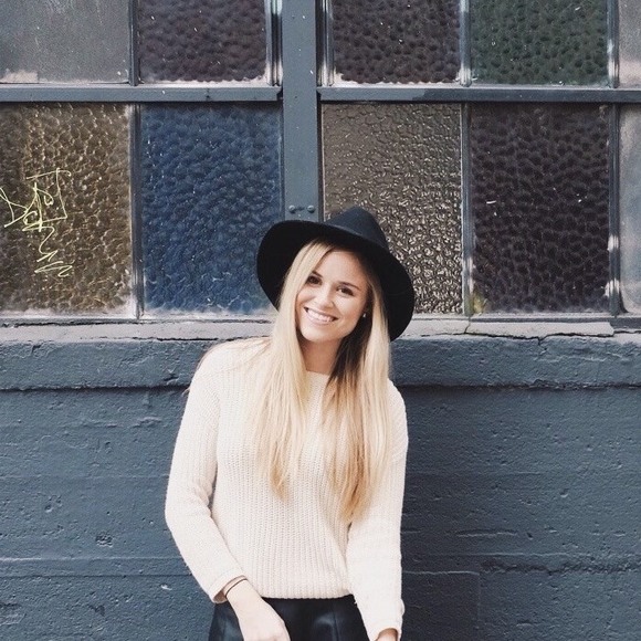 Meet your Posher, Hannah - Picture 1 of 1
