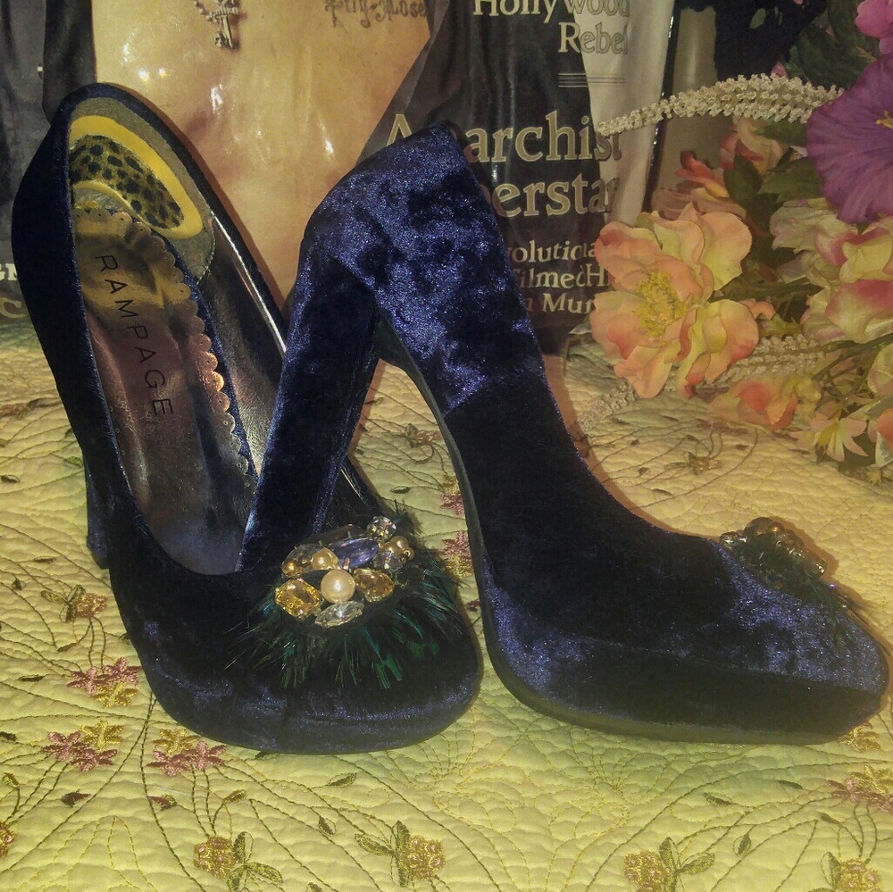 Clearance! Blue crushed velvet Rampage heels!