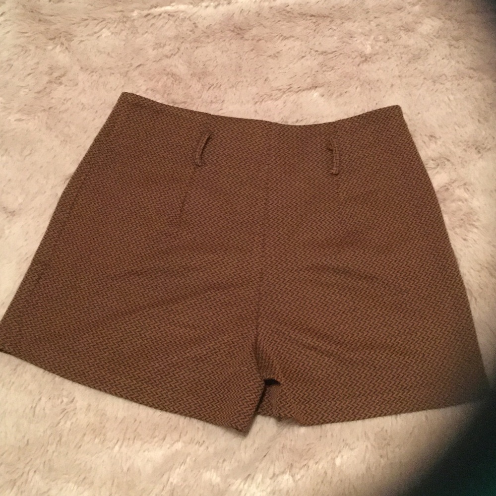 High waisted Short - Picture 2 of 2