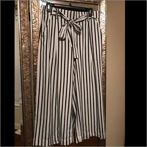 NWOT - Zara!! Black and White Culottes