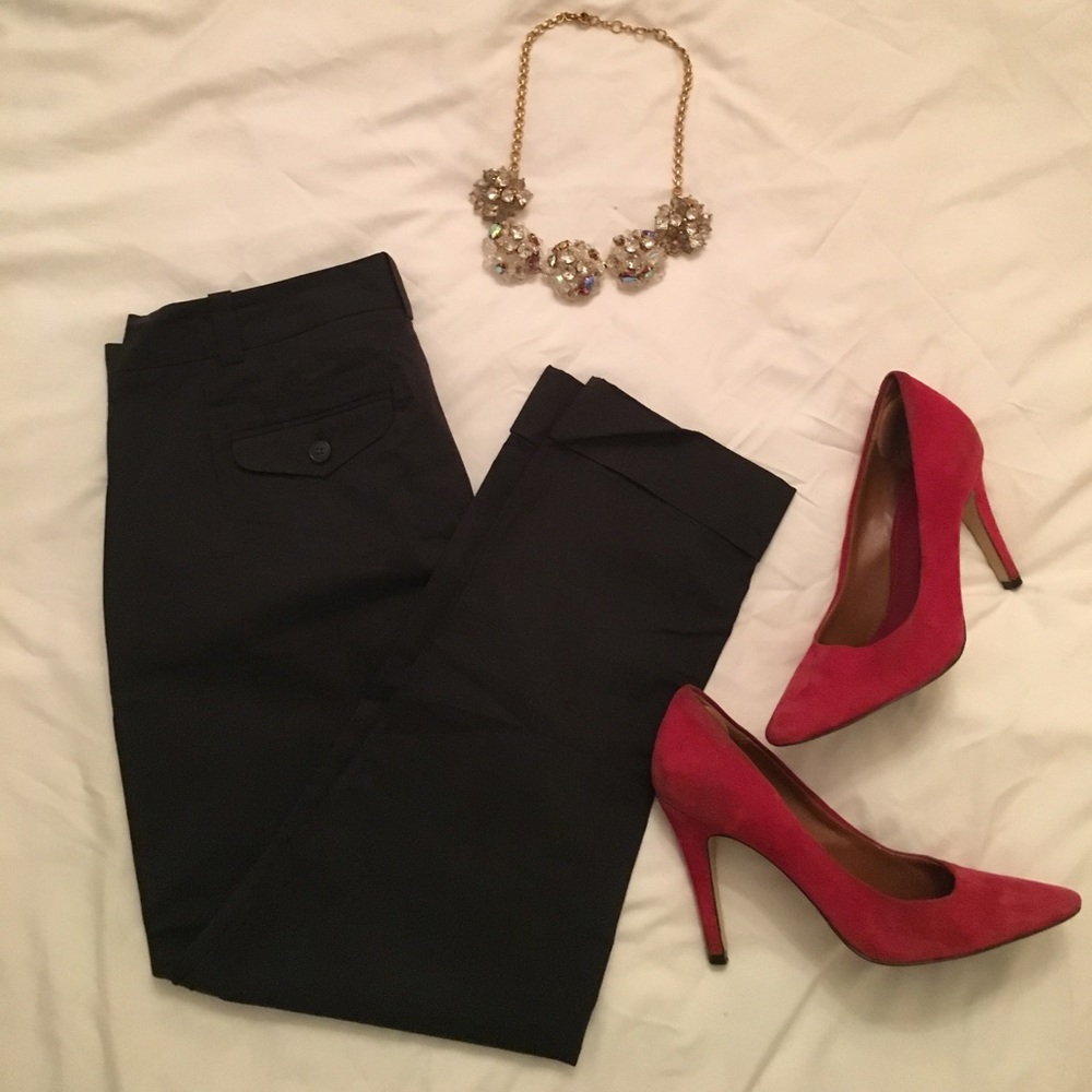 Cropped pleated trousers