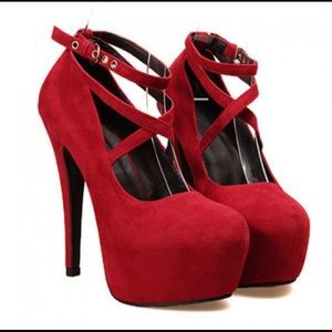 Cute brand new never wore red pumped heels