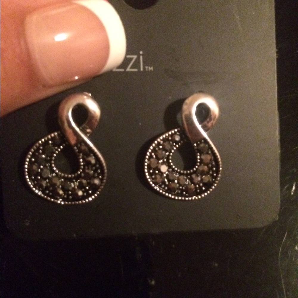 (4 for $20) brand new earrings