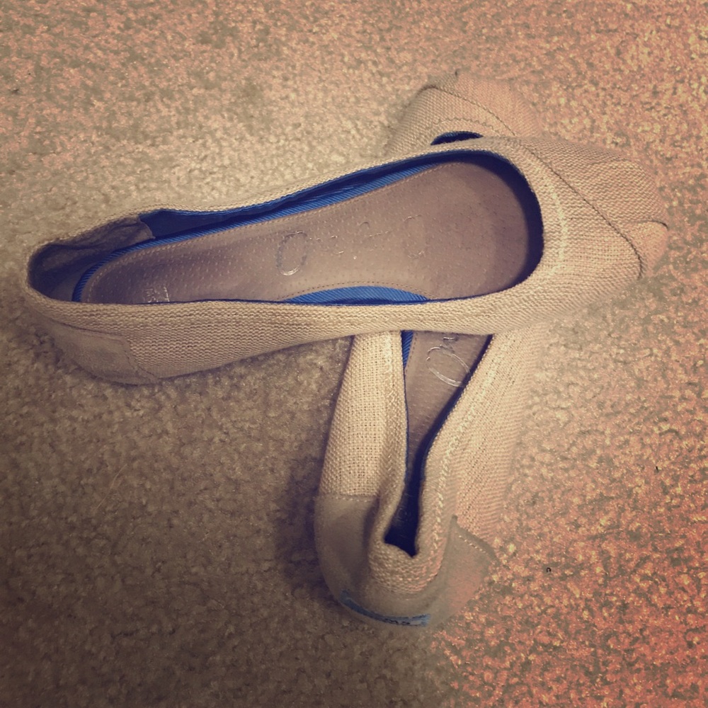 Tan canvas TOMS
