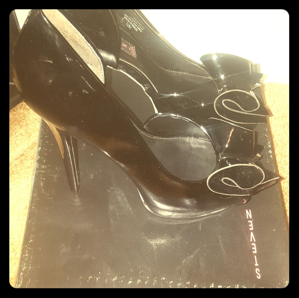 Steven  Rosalie Blk Pantent Peep Toe Pump