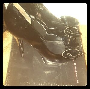 Steven  Rosalie Blk Pantent Peep Toe Pump