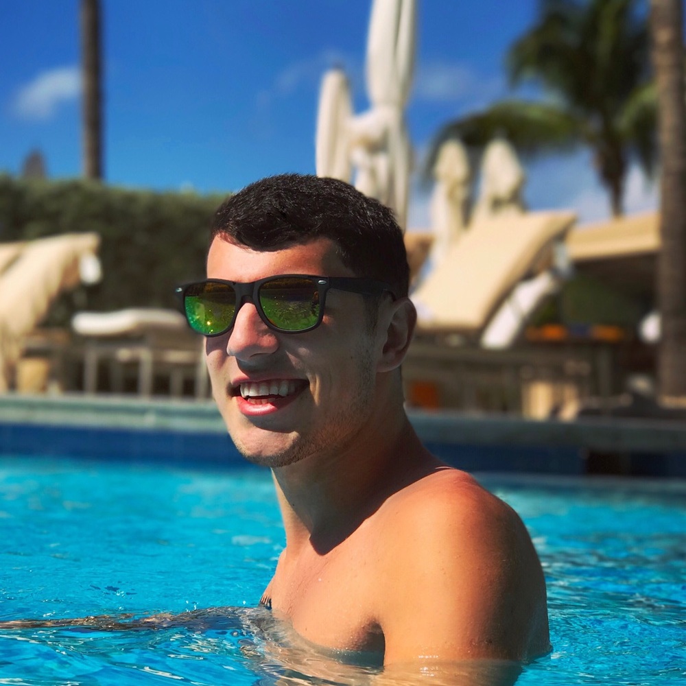 Meet your Posher, Derek