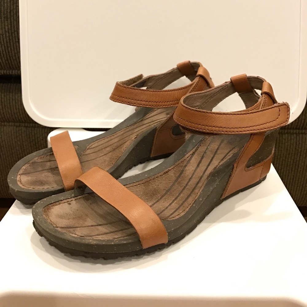 Teva cabrillo wedge size 5