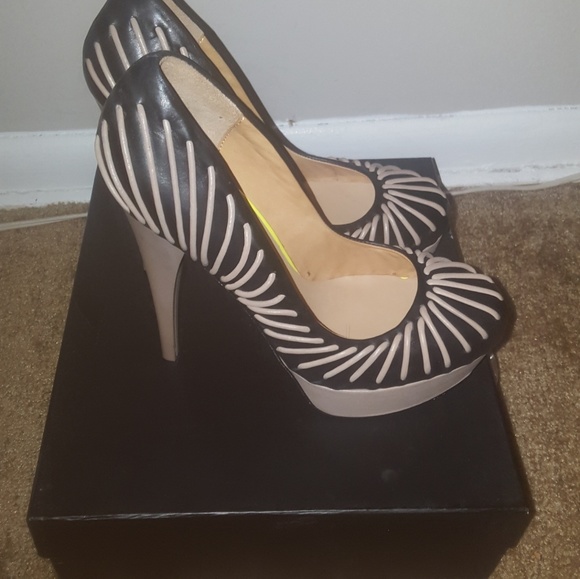 L.A.M.B. Holiday Two Toned Pump - Picture 2 of 3