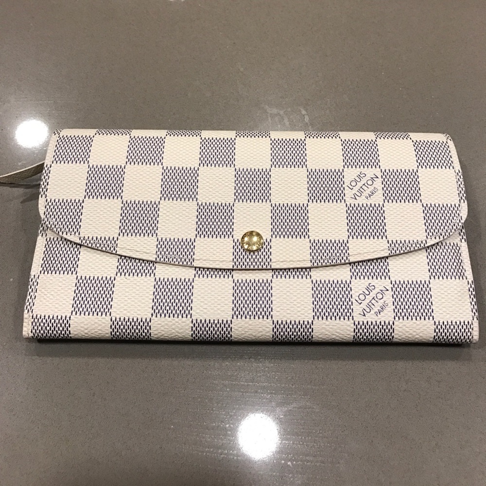 Authentic Louis Vuitton Emilie wallet