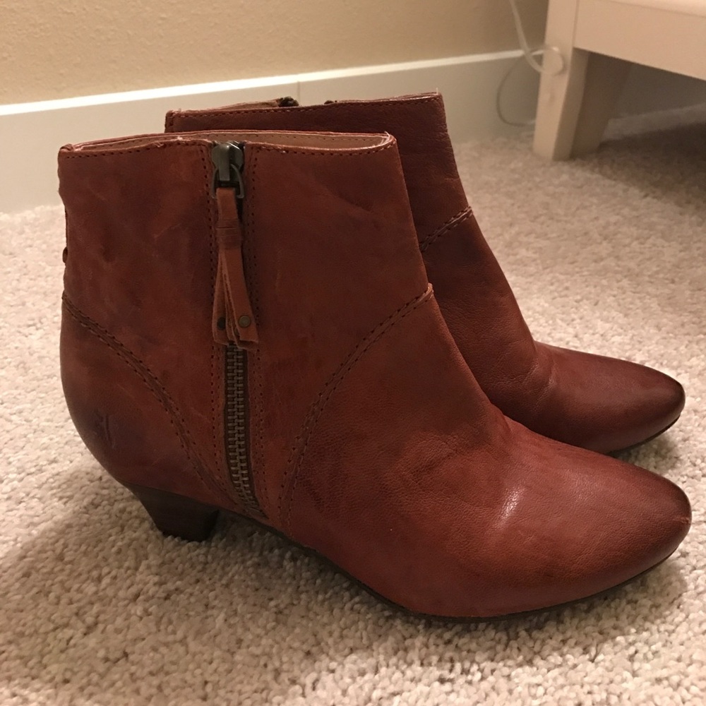 Frye Steffi zip bootie