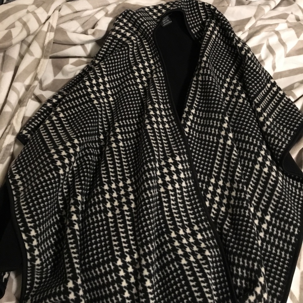 Black and white fleece wrap