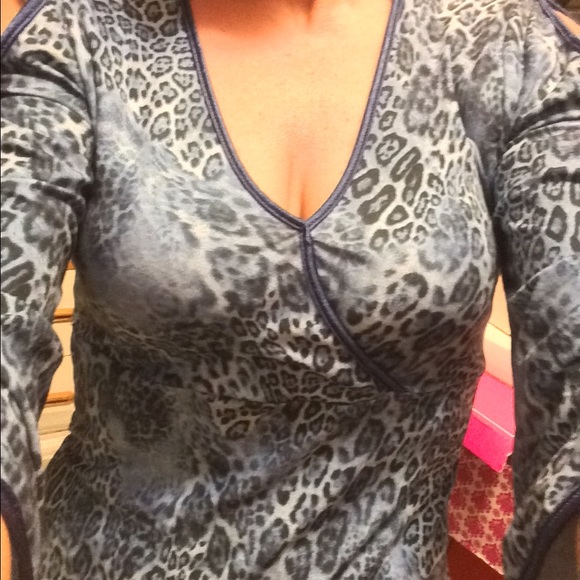 Blue cheetah print top - Picture 3 of 4