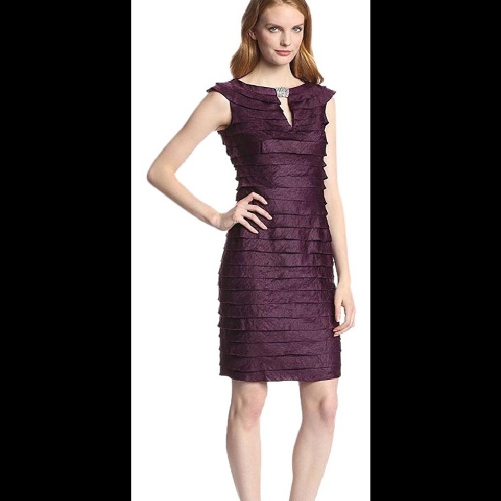 LONDON TIMES CUT OUT NECK SHUTTER SHEATH CURRANT