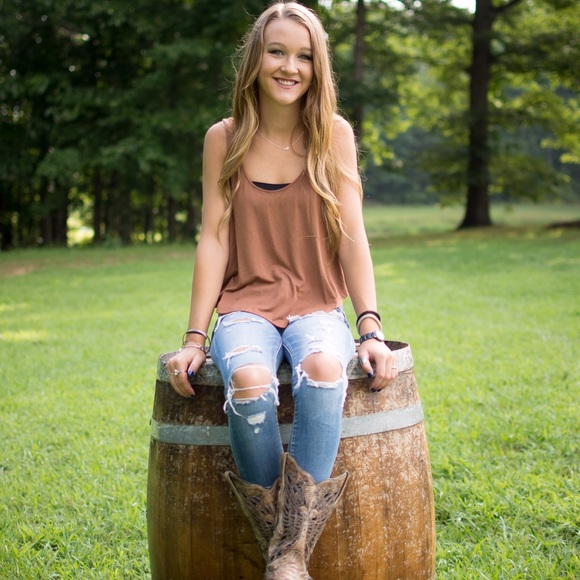 Meet your Posher, Jade - Picture 2 of 4